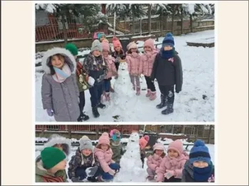 Crveni detski obravchinja na beliot sneg 5